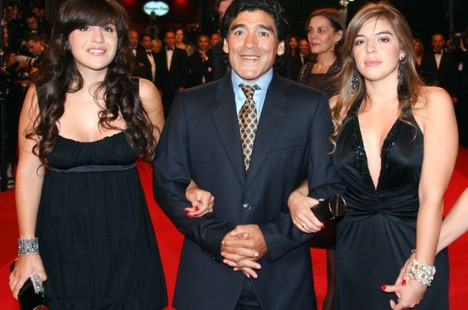 Sự thật đau lòng về cách đối xử của con gái với Diego Maradona